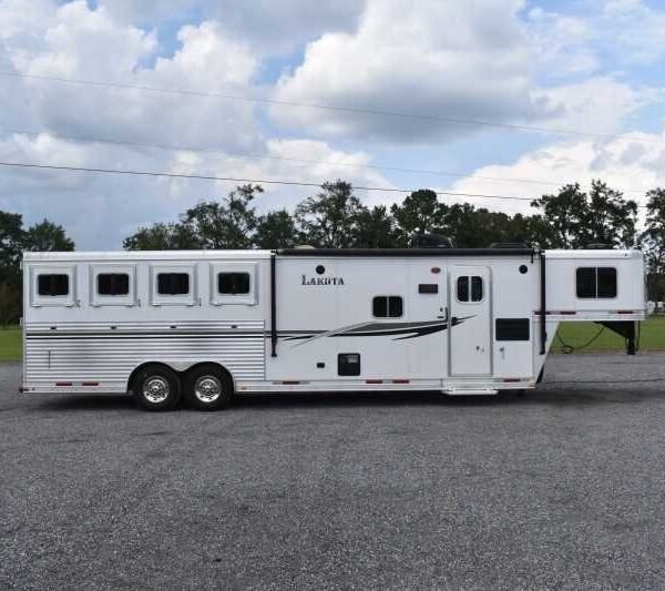 2013 Lakota Charger 8411LQ 4 Horse Trailer with 13′ Short Wall