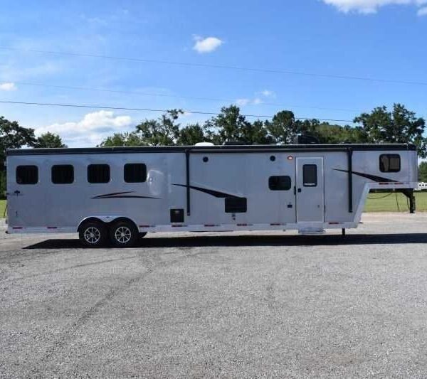 New 2024 Lakota 8313RKBGLQ Charger 3 Horse Trailer with 13′ Short Wall