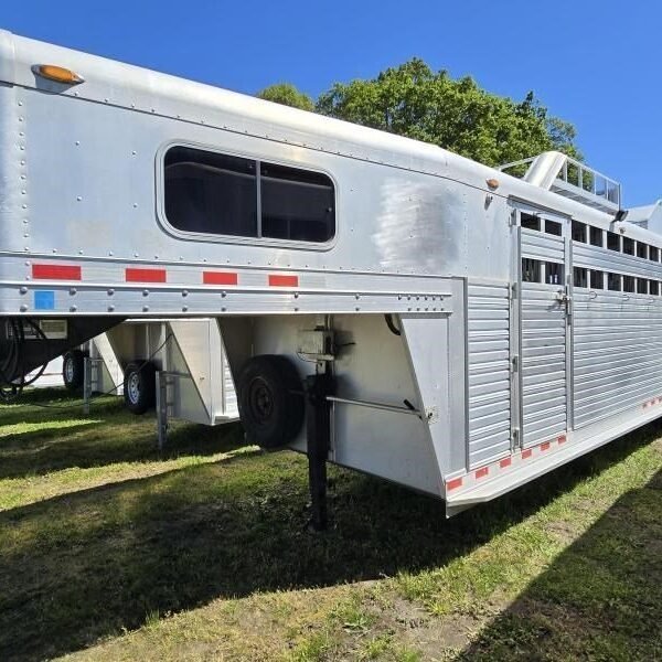 2006 C&C 4 Horse Gooseneck Trailer