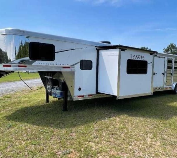 2024 Lakota Charger LE81413SR Stock Trailer with 13′ Short Wall