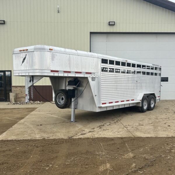 Used 2007 Featherlite 20′ Livestock Trailer – Two Compartments