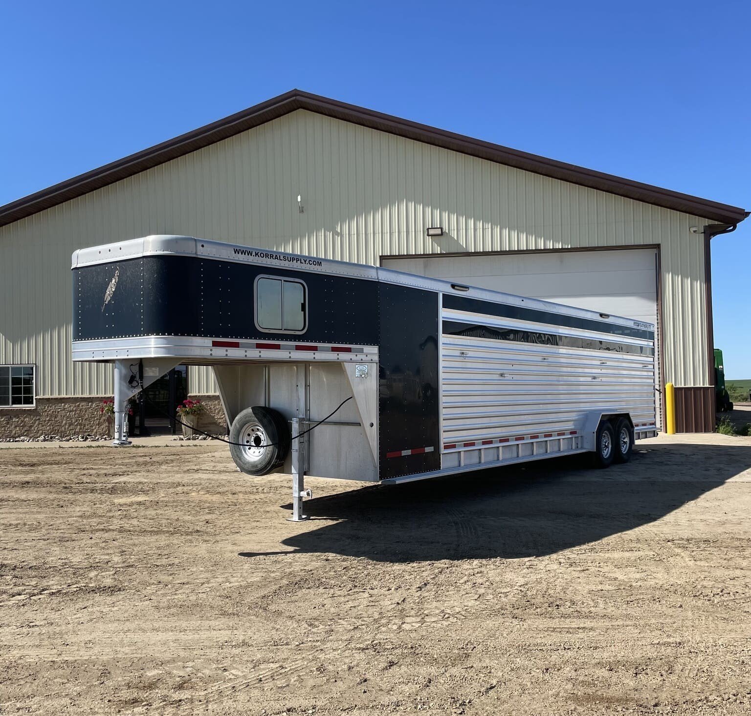 1_47390_4190154_263322331.jpeg 2013 Featherlite 30FT Stock Combo – 3 Compartments - Image 1