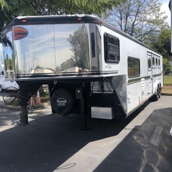 2003 Sundowner Trailers LQ 4H 8010 SIERRA Horse Trailer