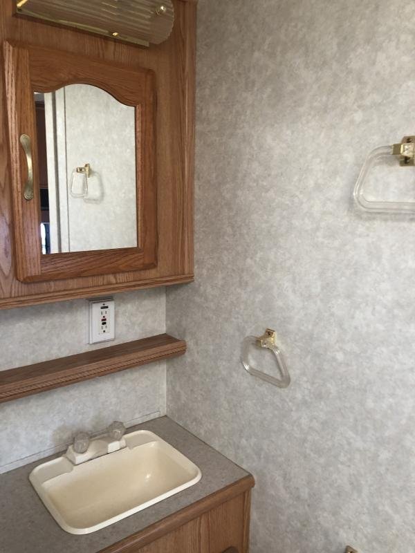 2003 Sundowner Trailers LQ 4H 8010 SIERRA Horse Trailer - Image 15