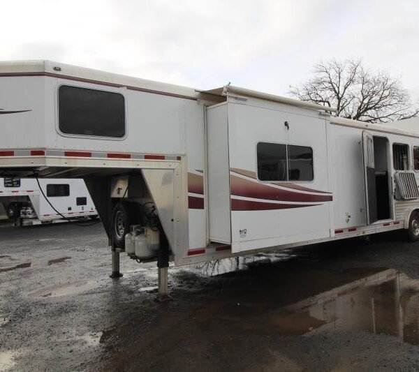 2008 Lakota 8415 w/Slide out 4 Horse Trailer