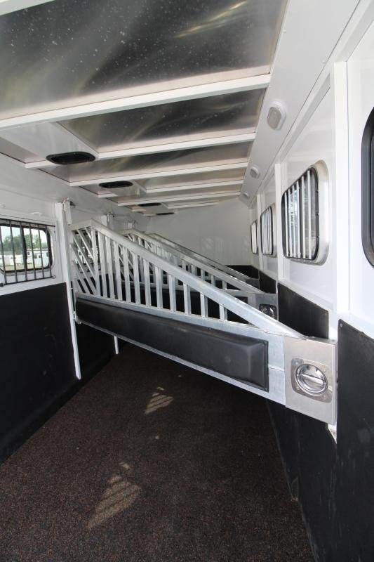 2019 Trails West Manufacturing Classic II 4 Horse Trailer - Image 8