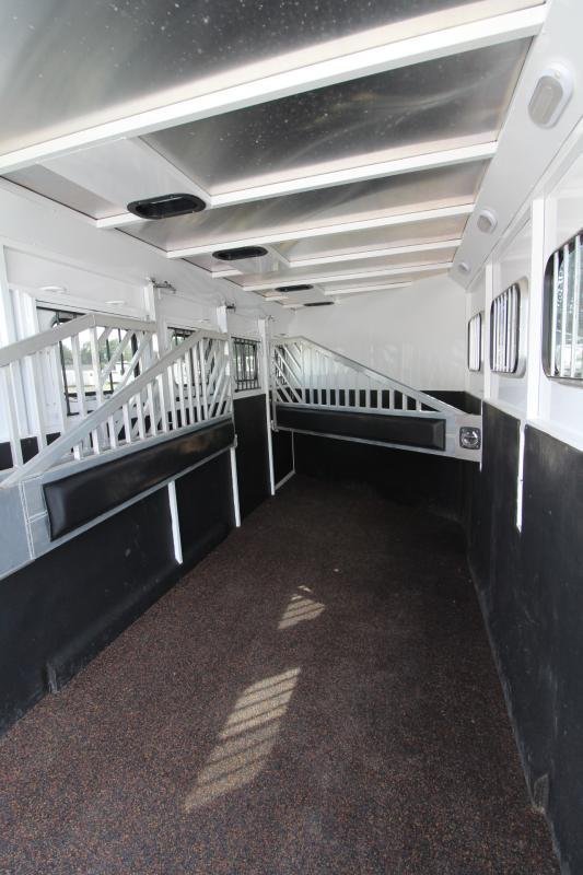 2019 Trails West Manufacturing Classic II 4 Horse Trailer - Image 10