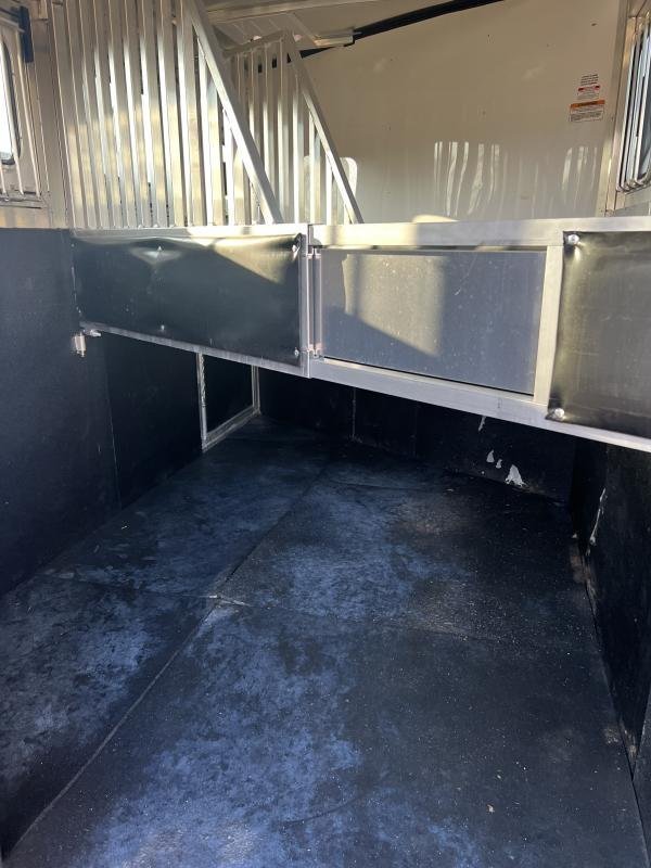 2022 Sundowner 3 Horse Slant GN Trailer - Image 5