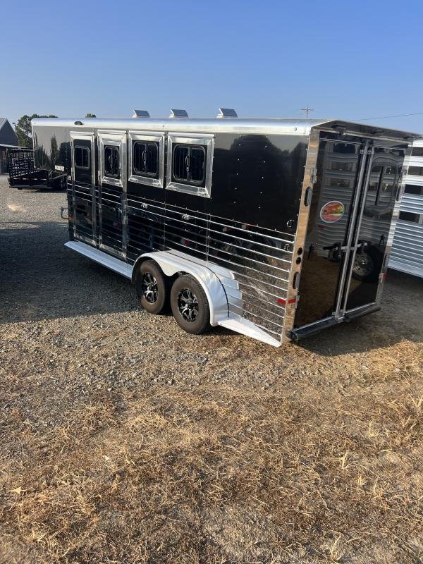 2022 Sundowner 3 Horse Slant GN Trailer - Image 11
