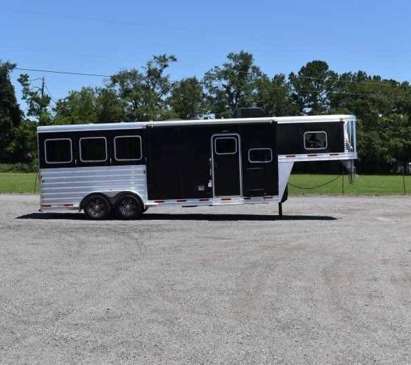 2017 Exiss Escape 7308LQ 3 Horse Trailer with 8′ Short Wall