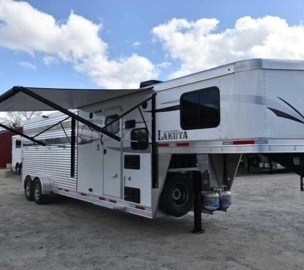 2018 Lakota Charger LQ Stock Trailer with 9′ Short Wall