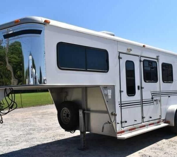 Used 2005 Silver Star 2HGNLQ 2 Horse Trailer with 4′ Short Wall
