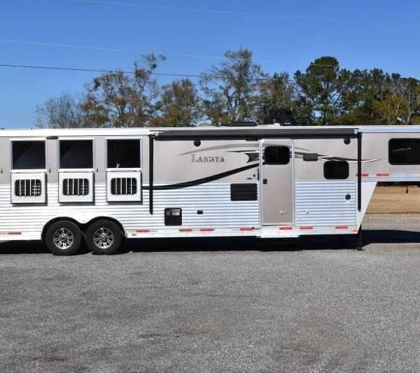 2015 Lakota 8411GLQ 4 Horse Trailer with 11′ Short Wall
