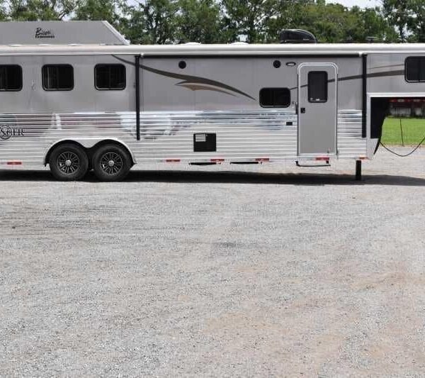 2015 Bison Ranger 3LQ Horse Trailer with 10′ Short Wall