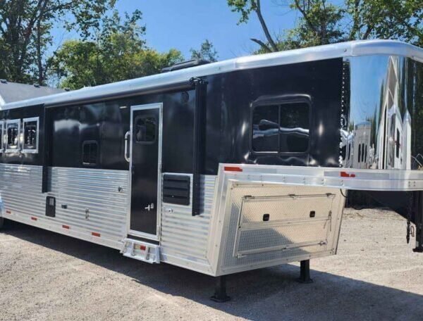 2019 Lakota Bighorn 6 Horse Side Load Trailer