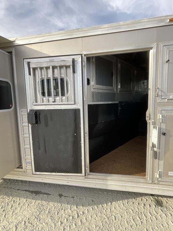 2014 Logan Coach RAZ4GNHDLQ 40′ 4 horse Razor GN Horse Trailer**WITH WALK IN CLOSET** - Image 29