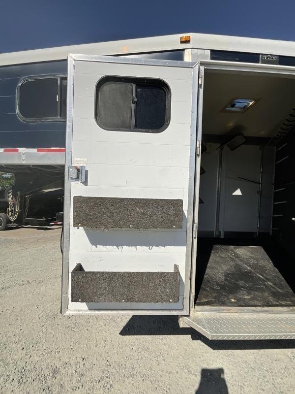2005 Jamco 4 Horse Gooseneck Trailer - Image 12