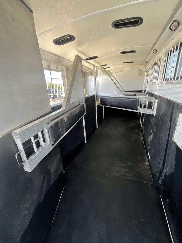 2005 Jamco 4 Horse Gooseneck Trailer - Image 28