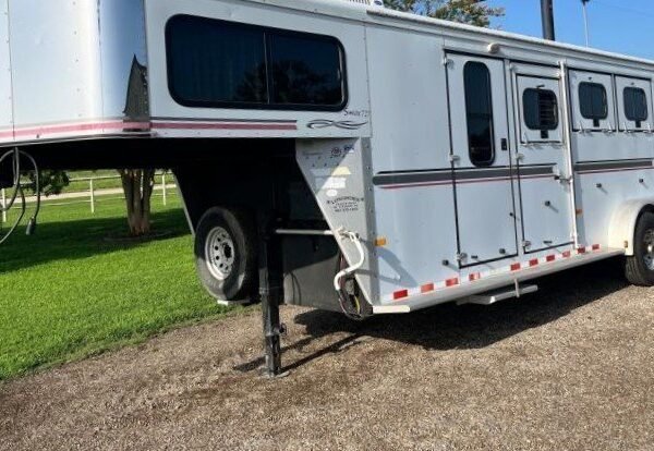 2004 Sundowner 3 Horse Weekender Horse Trailer